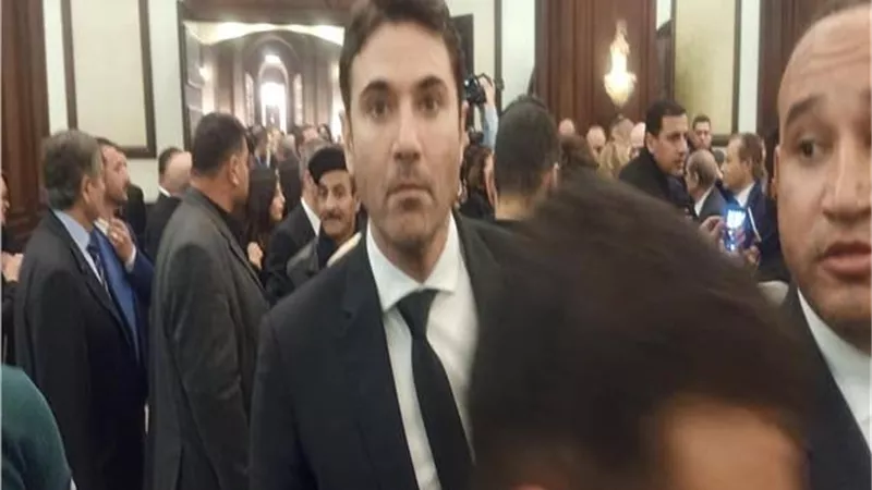 وصول احمد عز عزاء الرئيس الأسبق حسنى مبارك