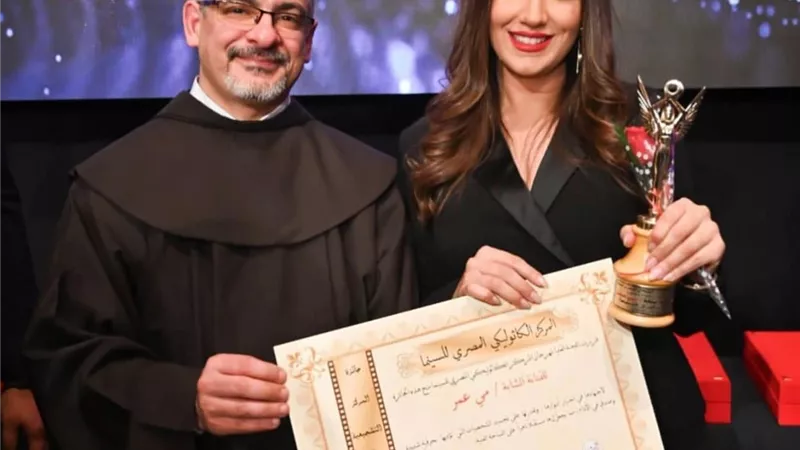 مى عمر تحصد جائزة الإبداع الفني من المركز الكاثوليكى للسينما في دورته الـ 68