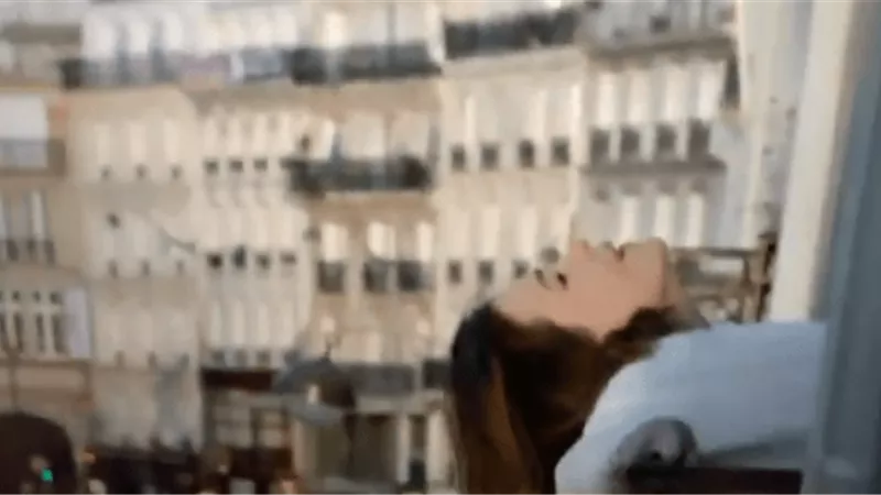الشرطة الفرنسية تنفذ الفنانة كارول سماحة من الانتحار