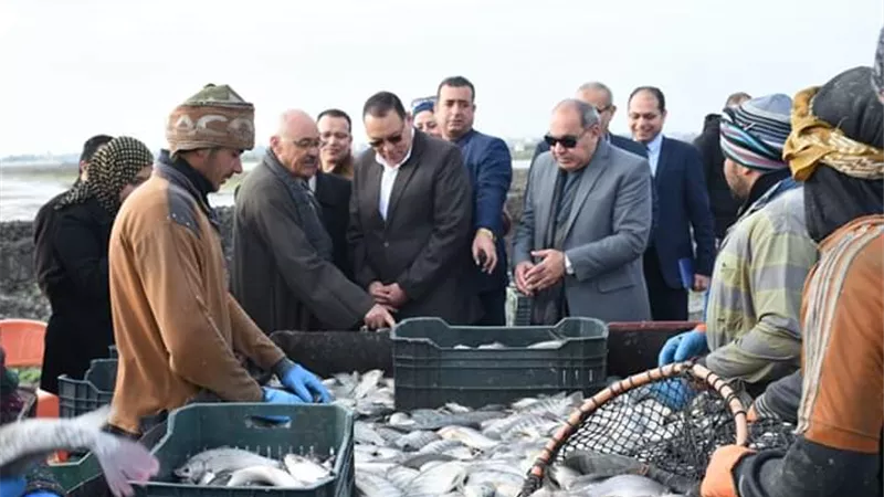 محافظ الشرقية يفتتح موسم صيد الأسماك بمزرعة العباسة بأبوحماد صور