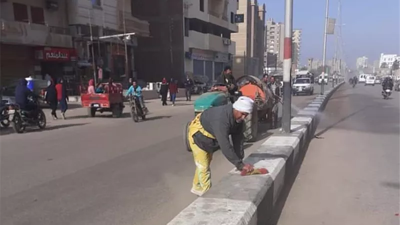 رئيس مدينة الزقازيق يقود حملة نظافة على طريق الشوبك ابوحماد الاسماعيلية