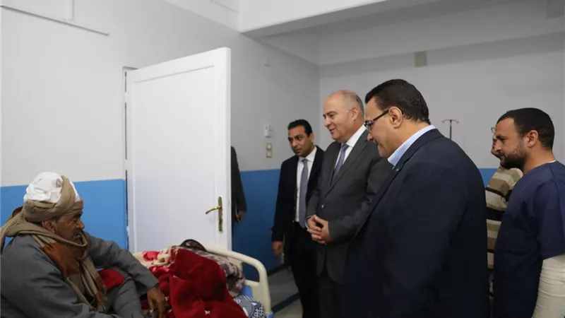 محافظ قنا يطمئن على مستوي الخدمة الطبية بمستشفى الصدر
