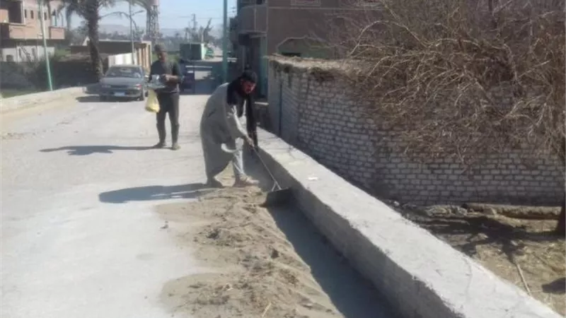 المخلفات الصلبة بأسيوط تنظم حملات نظافة بمركزى أبنوب ومنفلوط