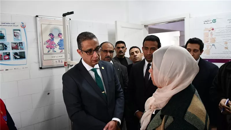 محافظ الفيوم يتابع أعمال المبادرة الرئاسية للعناية بصحة الأم والجنين