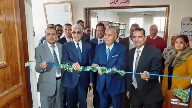 رئيس الجامعة يفتتح المكتبة الرقمية بكلية الحقوق جامعه جنوب الوادى