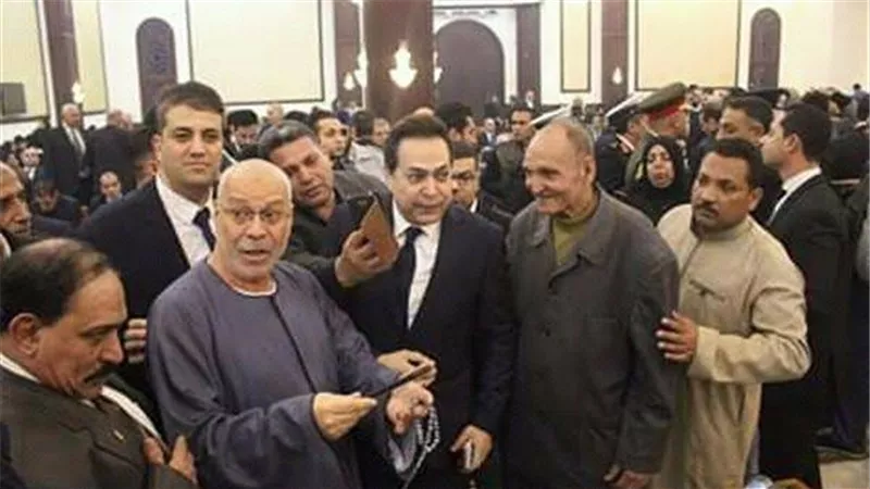 حكيم يقدم واجب العزاء فى الرئيس الأسبق حسنى مبارك