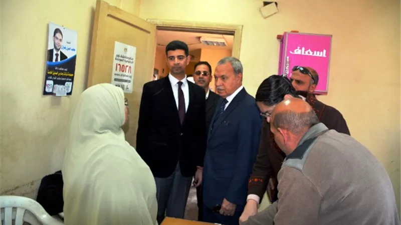 المحافظ يفاجئ مراكز الشباب بكفر شكر بالصور