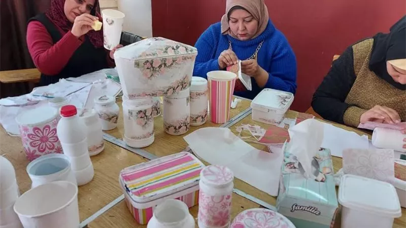 اقامة ورشة عمل عن فن الديكوباج بشباب ناصر بالزقازيق