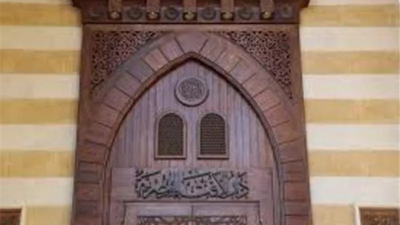 ما هي الطريقة الصحيحة لتوجيه الميت داخل القبر؟