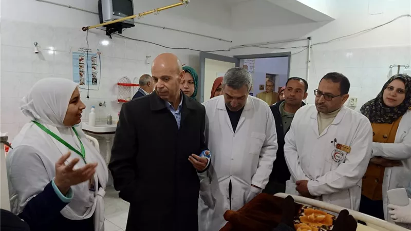 وكيل وزارة الصحة يفاجئ مستشفى حميات الزقازيق ويتابع الدورة التثقيفية