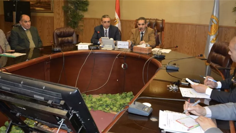 محافظ الغربية ونائبه يستعرضان إستعدادات المحافظة لدعم وتطوير التعليم الفنى والتدريب المهنى