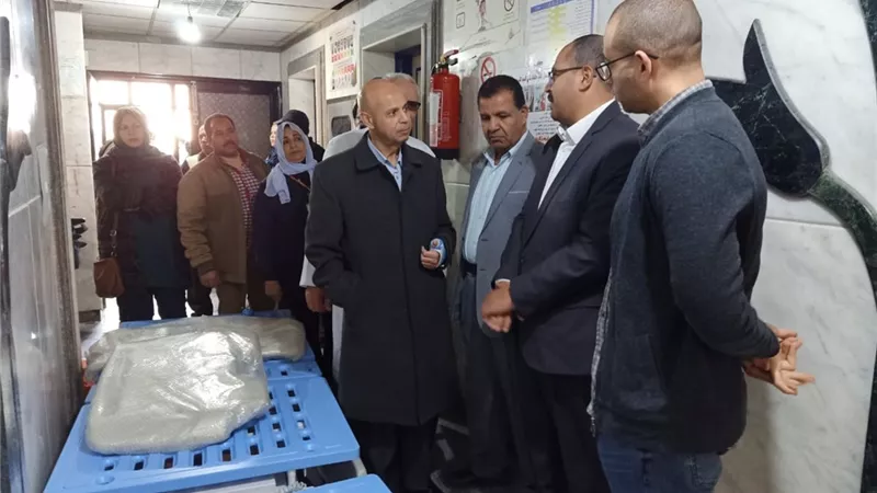 مسعود يتابع تركيب الاجهزة الطبية بمستشفي منيا القمح