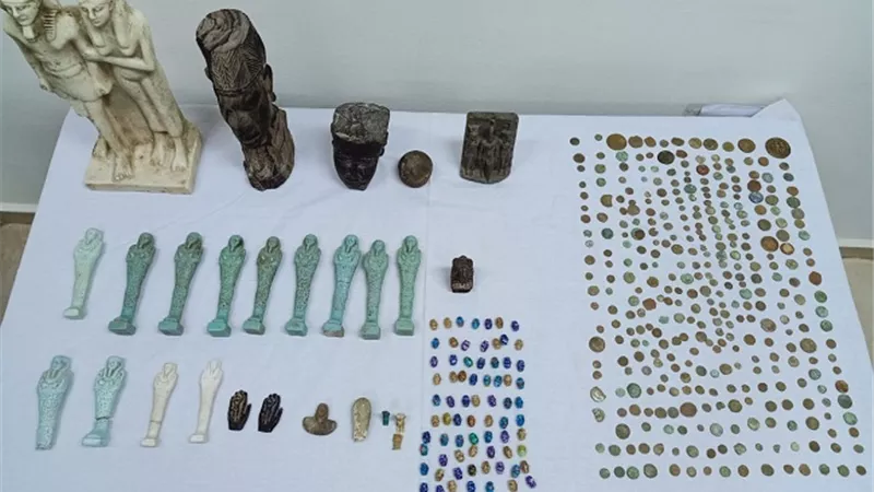 احباط محاولة تهريب 442 قطعة اثرية من الشرقية