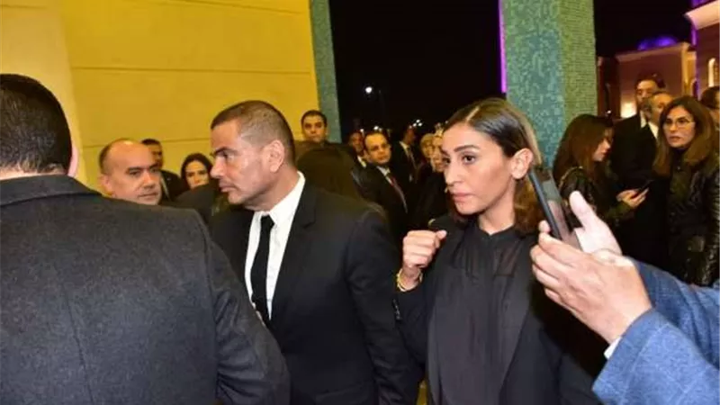 بالفيديو : الحارس الشخصي لـ عمرو دياب يثير أزمة على السوشيال ميديا