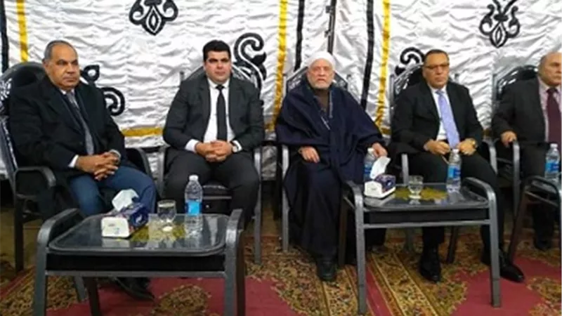 محافظ الشرقية يؤدى واجب العزاء لرئيس جامعة الأزهر الأسبق في وفاة شقيقته