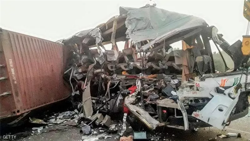 مصرع 25 شخصا وأصيب العشرات في حادث تصادم بجنوب أفريقيا