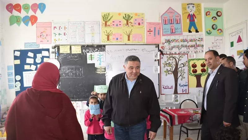 محافظ البحر الأحمر والرقابة الادارية فى حملة مفاجئة على المدارس