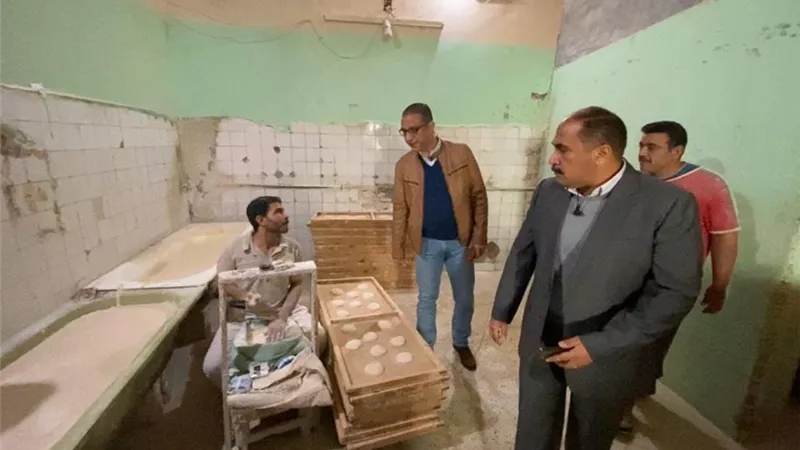 جولة مفاجئة لمحافظ الفيوم والرقابة الإدارية على المخابز بمركز سنورس