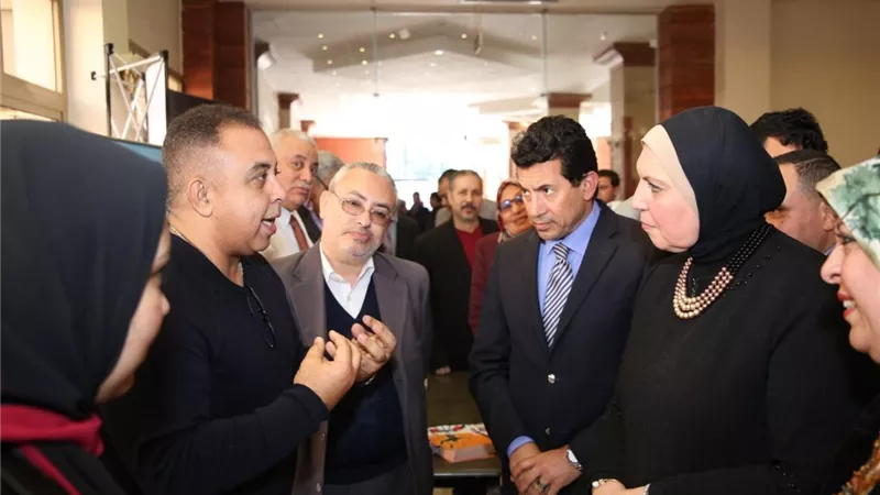 وزيرالرياضة يوجه بفتح منافذ لأصحاب شركات القطاع الخاص بمراكز الشباب