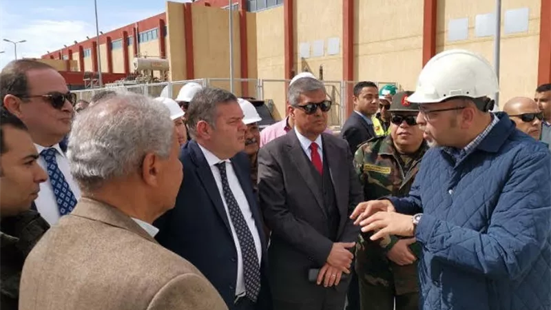 وزير قطاع الأعمال العام يشهد إطلاق الكهرباء والمياه في 