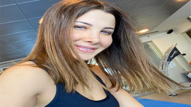 بدون مكياج... نانسى عجرم تشعل السوشيال ميديا فى 