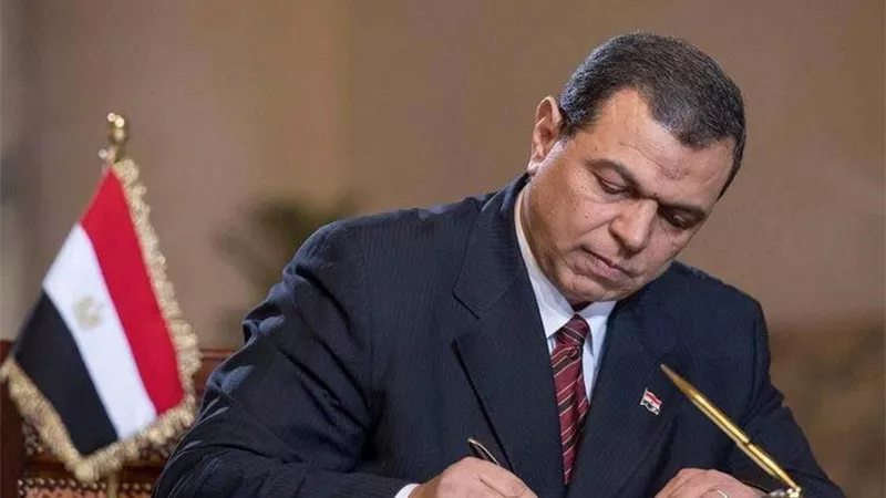 وزير القوى العاملة يفتتح معرضين لتسويق المنتجات والفنون التشكيلة