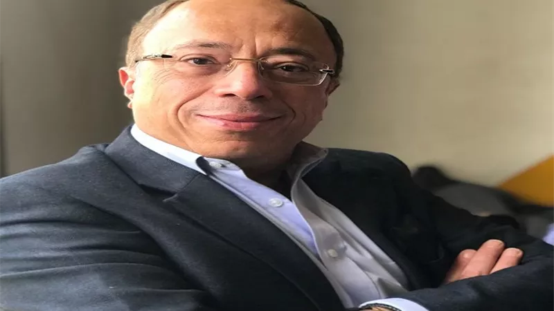 أشرف رضا رئيسا للجنة تحكيم الفنون التشكيلية في ملتقي اولادنا