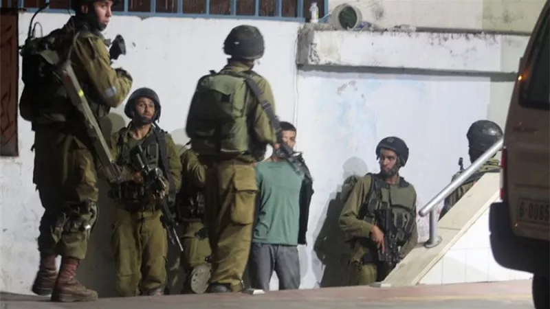 جيش الاحتلال يعتقل 6 فلسطينيين بينهم محررون