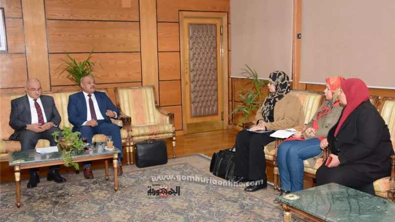رئيس جامعة أسيوط يؤكد على دور منظومة الشكاوى الحكومية الموحدة وحل مشاكل المواطني