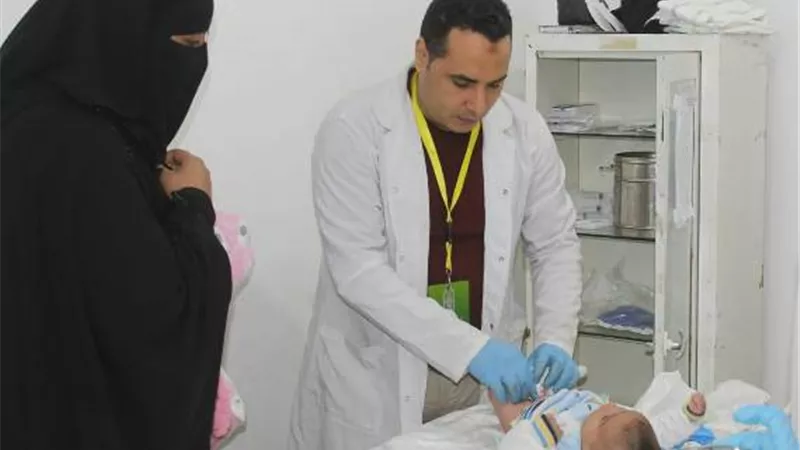 قافلة الأزهر توقع 1383 كشفًا طبيًا وتجري 40 عملية مجانية لأهالي الواحات