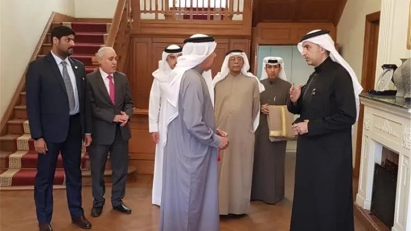 وزير خارجية البحرين يزور مقر سفارة المملكة بالقاهرة