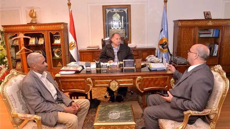 محافظ أسيوط يلتقي مدير الطب البيطري وحملات مكثفة للقضاء على ظاهرة الكلاب الضالة