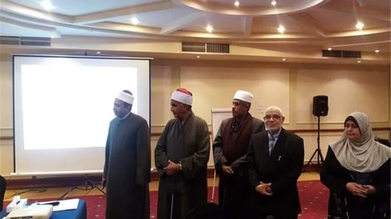 رئيس منطقة الأقصر الأزهرية يتفقد دورة تطوير وتأهيل معلمى اللغة الإنجليزية