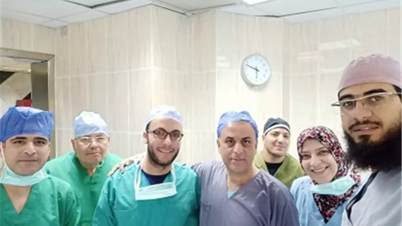أطباء الأزهر يجرون جراحة دقيقة بالمنظار لطفلة حديثة الولادة