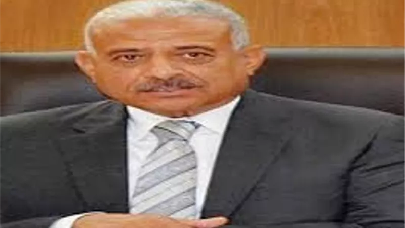 محافظ السويس يوجه بحل مشاكل المواطنين خلال لقاءا جماهيريا