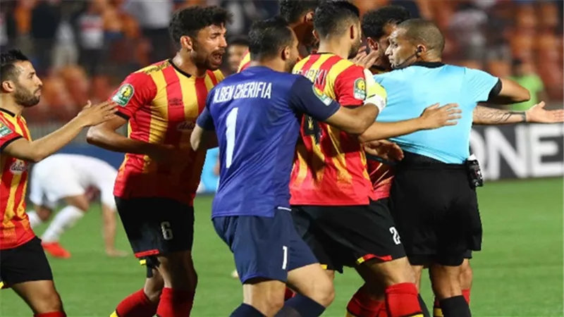 إيقاف مدرب الترجي ومساعده ونجمي الفريق قبل مواجهة الزمالك