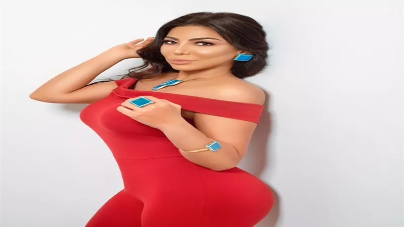 بإطلالة جريئة.. سارة نجيب مع 