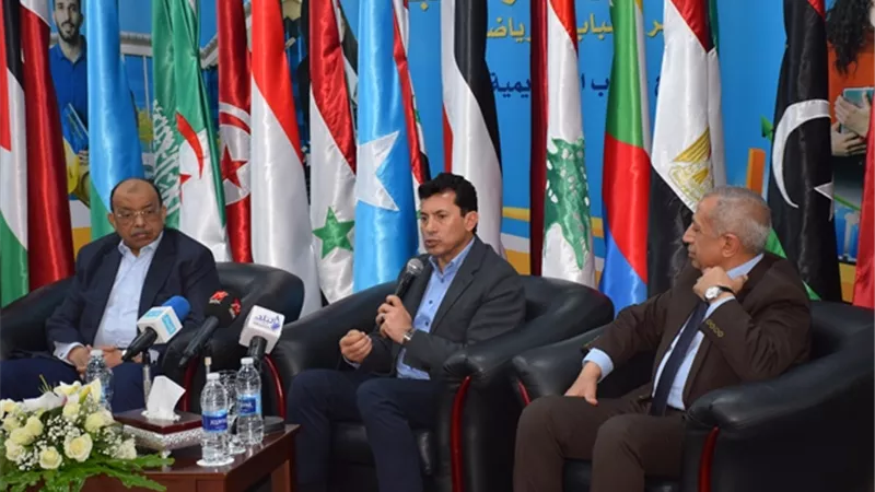 وزير الشباب يزور الاكاديمية العربية للعلوم والتكنولوجيا بالقرية الذكية