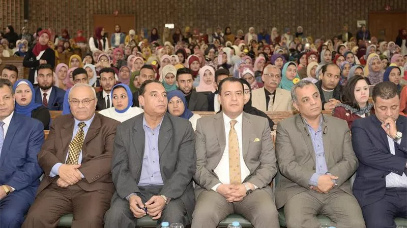 نائب رئيس جامعة أسيوط يشهد حفل تنصيب اتحاد طلاب كلية الآداب
