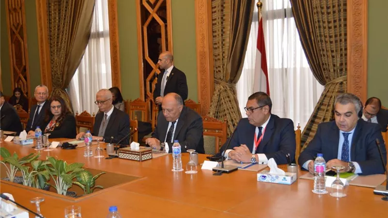 شكري يلتقي بالسفراء الأفارقة ويؤكد على خصوصية العلاقات المصرية الأفريقية