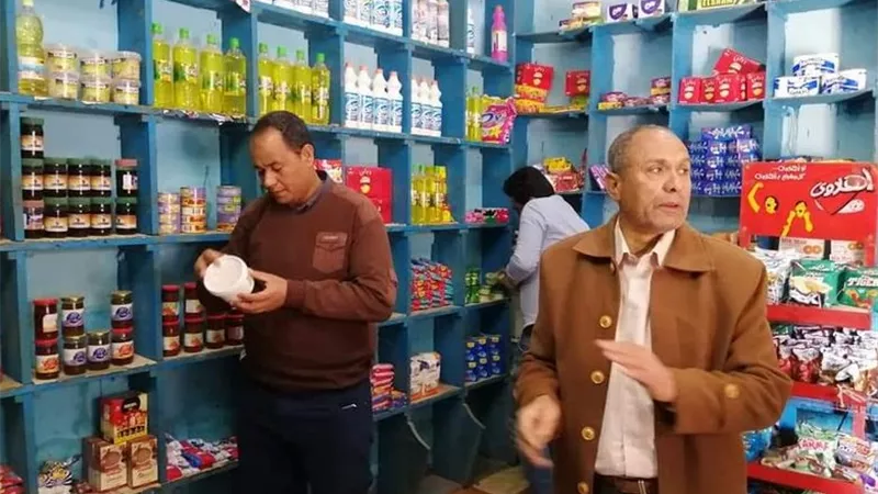رئيس مركز الطود بالأقصر يقود حملة تموينية على المحلات التجارية