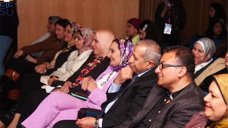افتتاح اكبر قاعة متعددة للبلاتوه بكلية اللغة والإعلام فى الإسكندرية بالصور