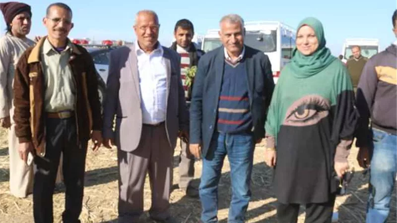 بالطبل البلدي. مزارعو القوصية بأسيوط يستقبلون وفد 