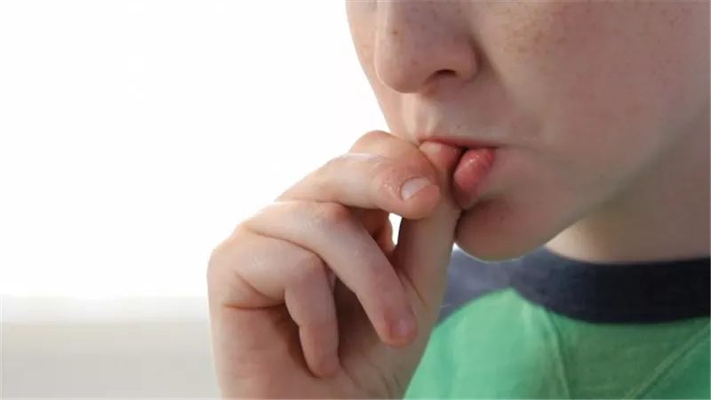 احذر هذه العادة السيئة ..تصيبك بكورونا