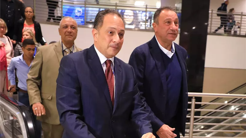 سفير مصر ينسق مع إدارة صن داونز لحضور جماهير الأهلي