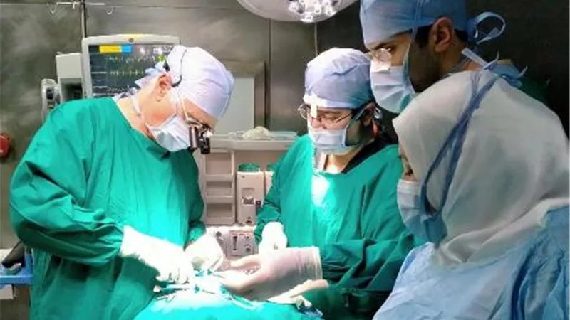 رواد جراحة القصبة الهوائية في العالم يجرون جراحات نادرة لـ 14 طفل بالمجان
