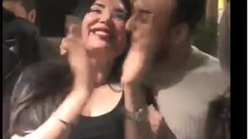 بالفيديو: عبير صبري تحتفل بعيد ميلادها فى مطعم الفنانة روجينا