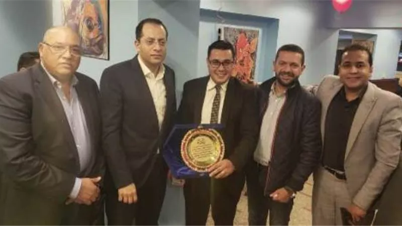 بالفيديو.. شعبة الاتصالات بالغرفة التجارية تكرم برنامج 
