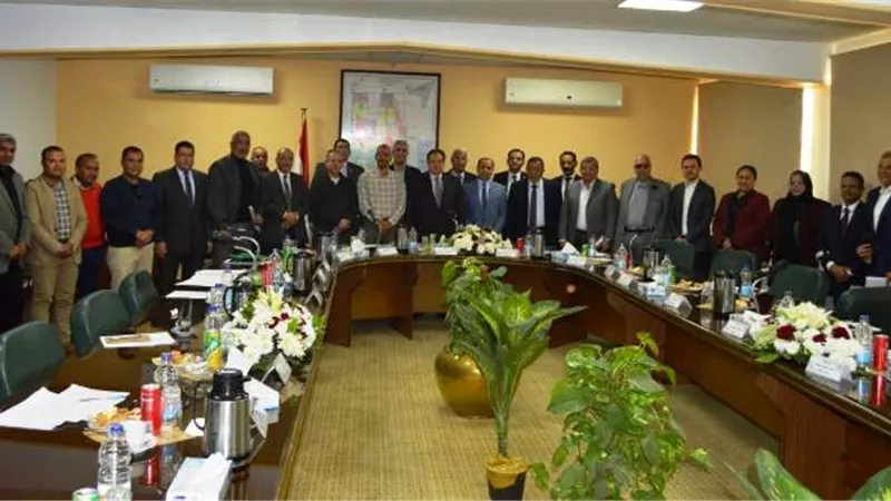 تفاصيل أول اجتماع لمجلس أمناء مدينة الشروق وقيادات الجهاز.. بالصور