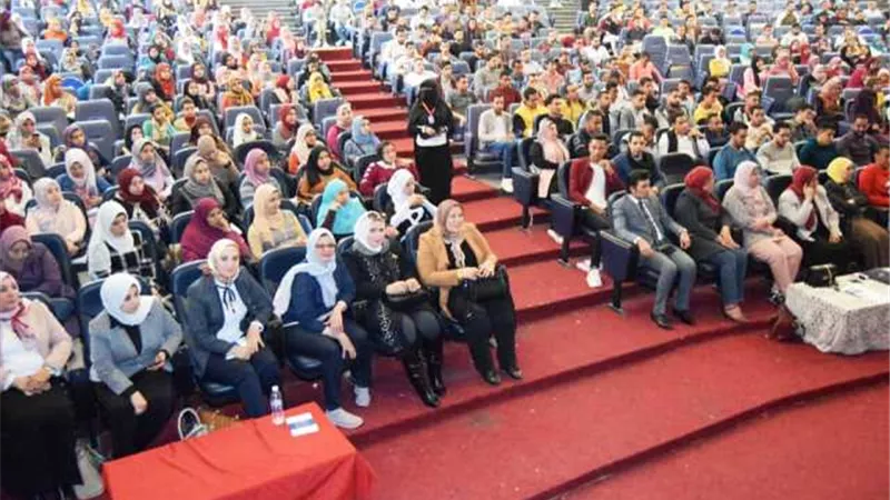 جامعة سوهاج تحتفل باليوم العالمي للمرأة.. بالصور
